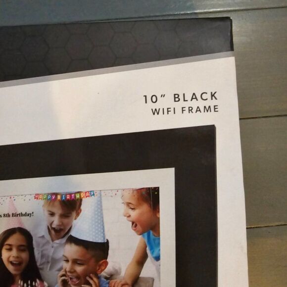 Simply Smart Home PhotoShare 10.1" Full HD Wi-Fi Smart Digital Picture Frame - Picture 8 of 16